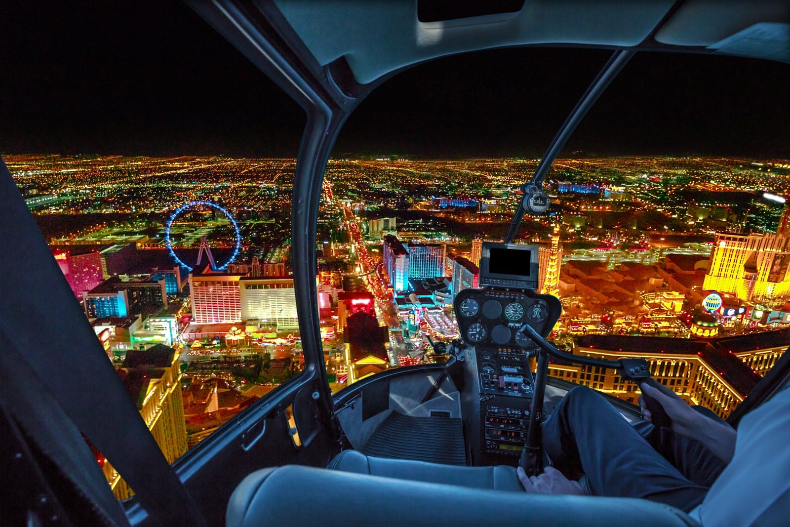 Paseo en helicóptero sobre Las Vegas de noche — tour en español desde 29 USD